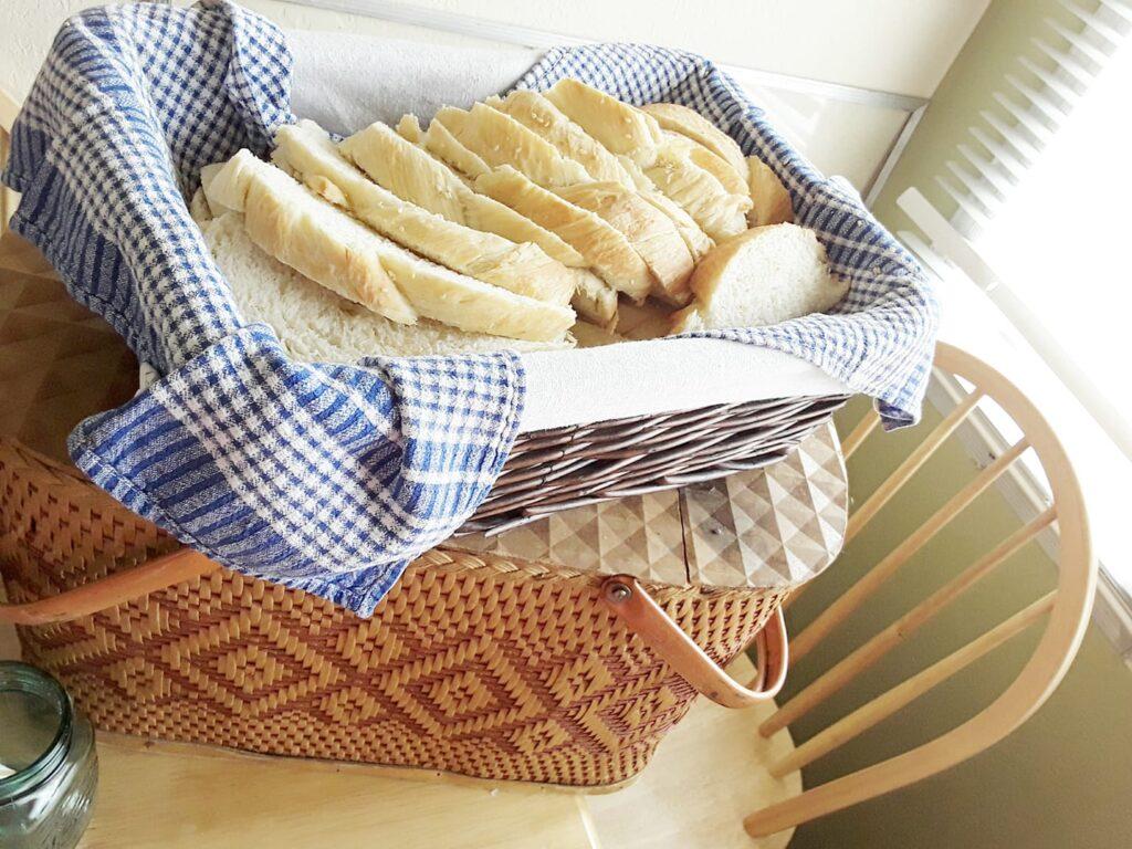 Image illustrates baked bread for white bread recipe for beginners.