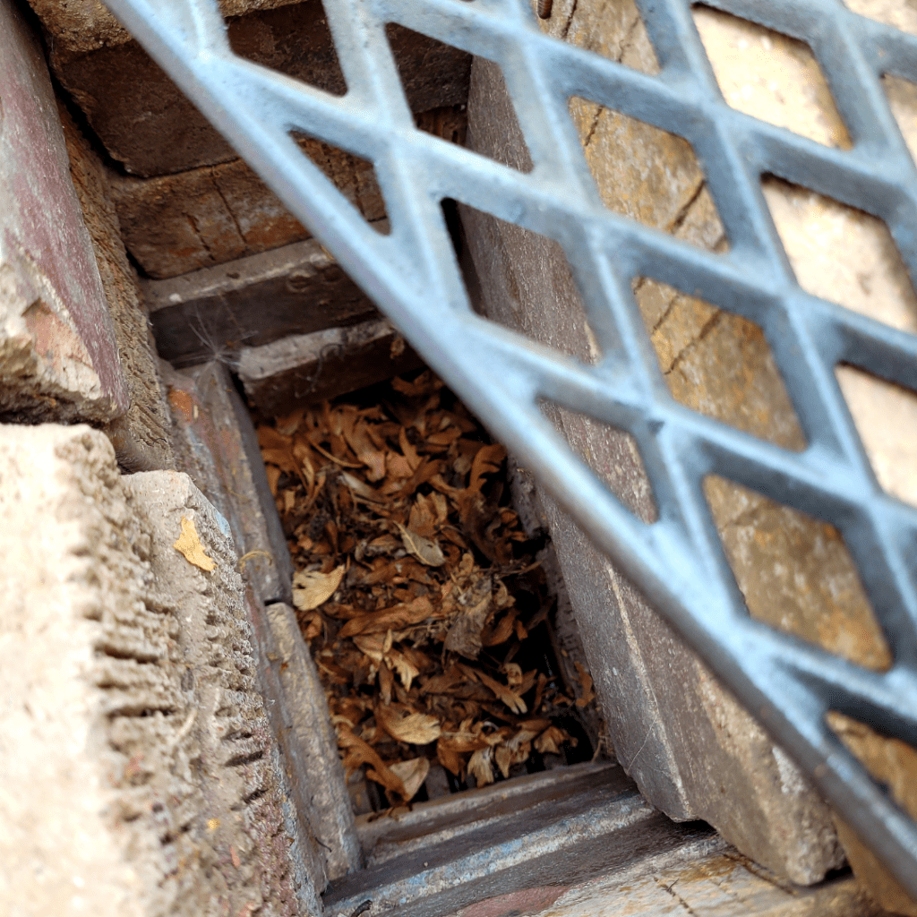 Image illustrates an off-grid rocket stove building tutorial. 