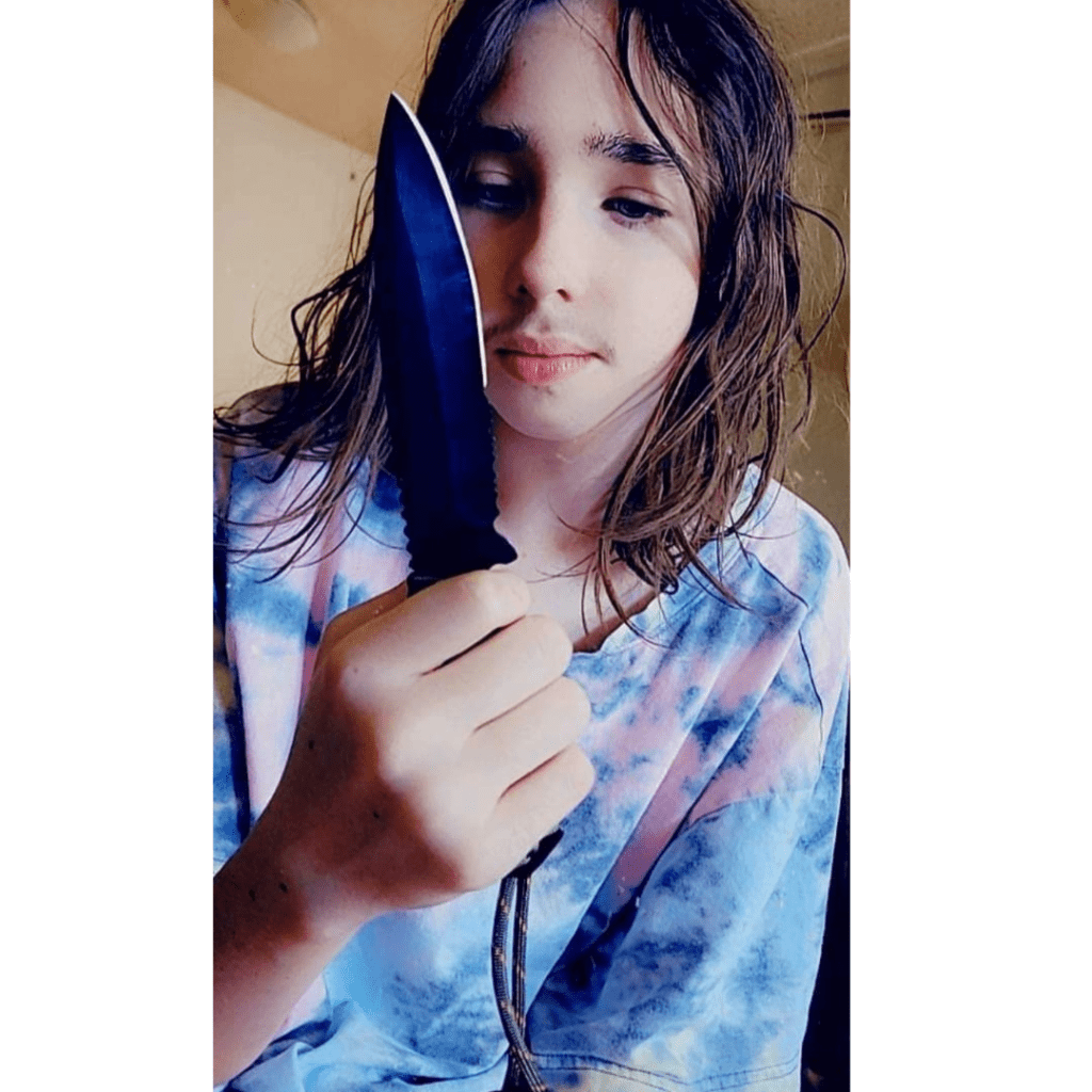 Image illustrates knife safety for kids.