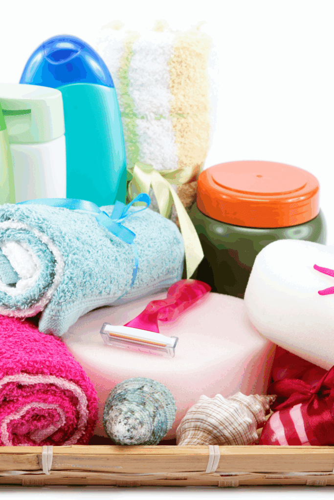 Image illustrates a 72-hour survival kit.