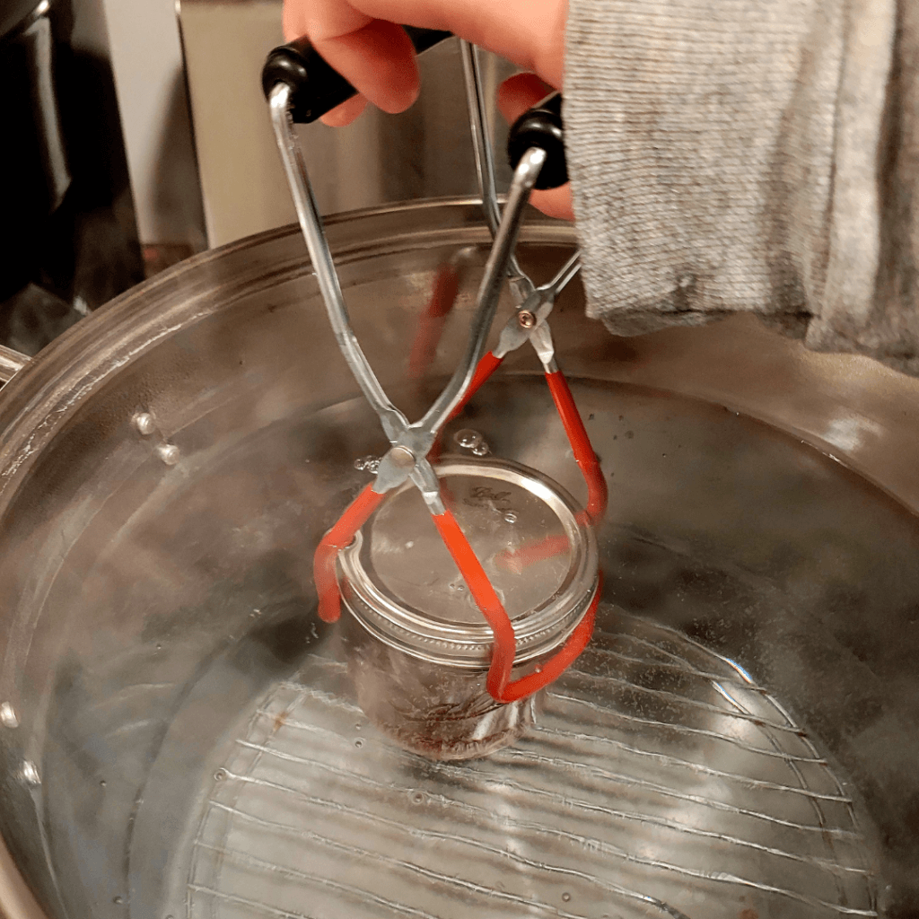 Image illustrates root beer float jelly.