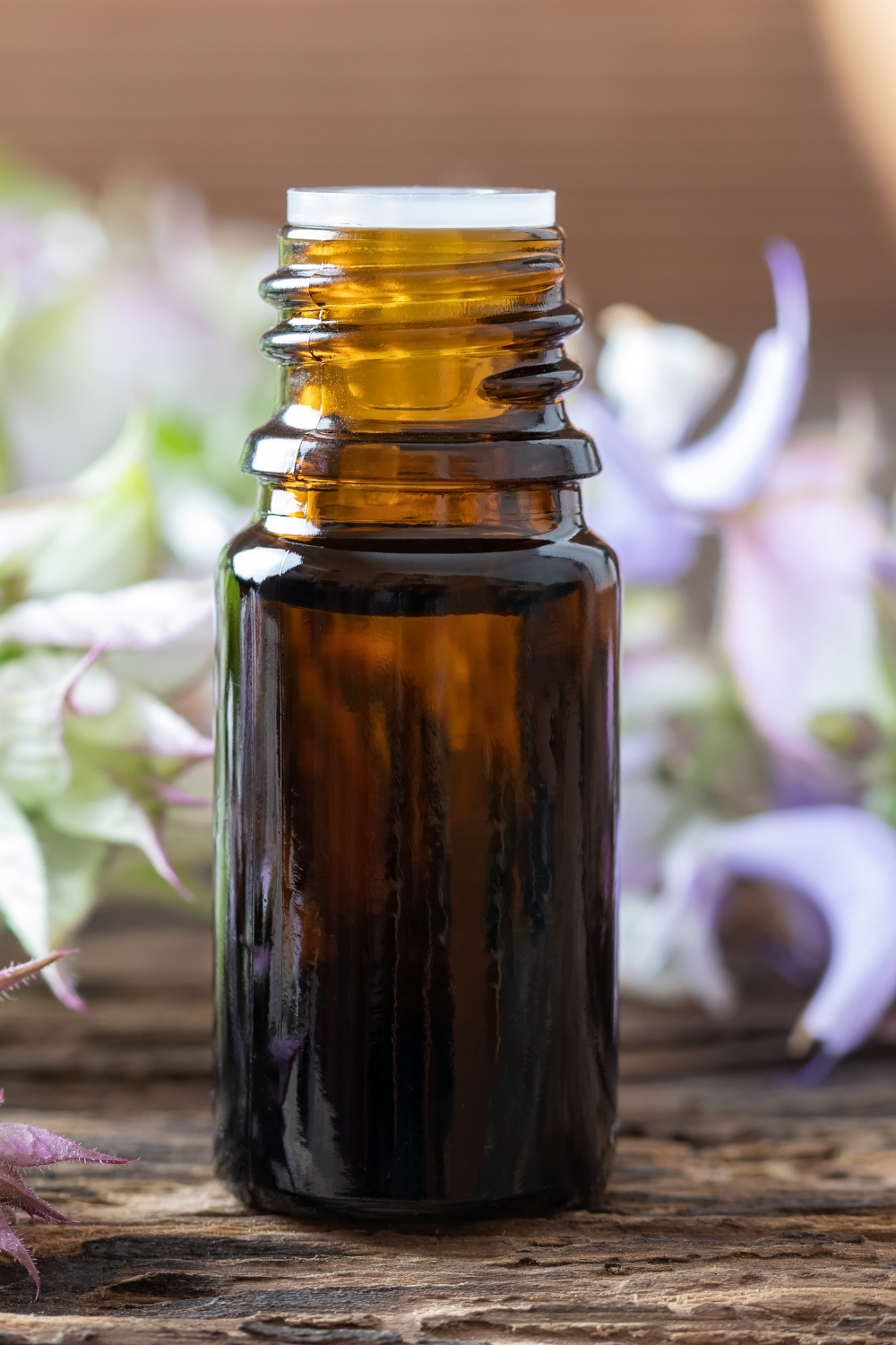 Image illustrates sage oil demonstrating the health benefits of sage.