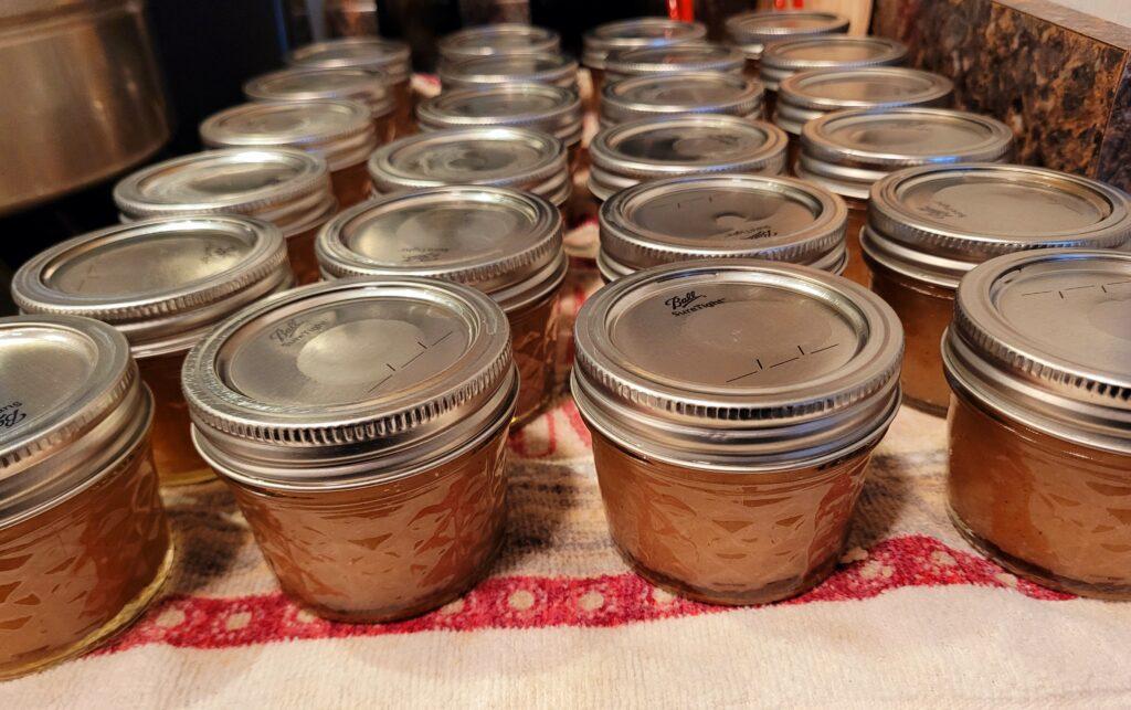 Image illustrates canned pear sauce.