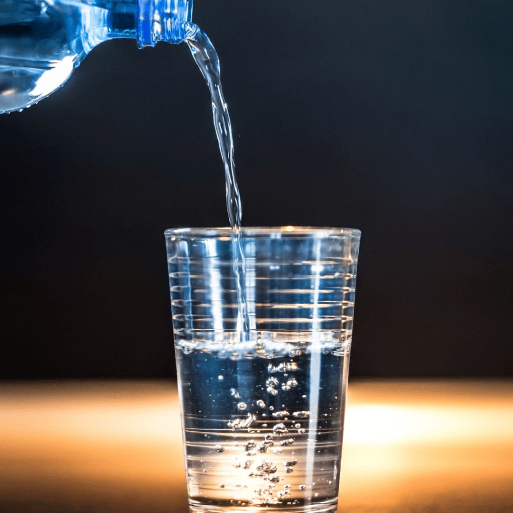 Image illustrates clean drinking water for water purification methods.