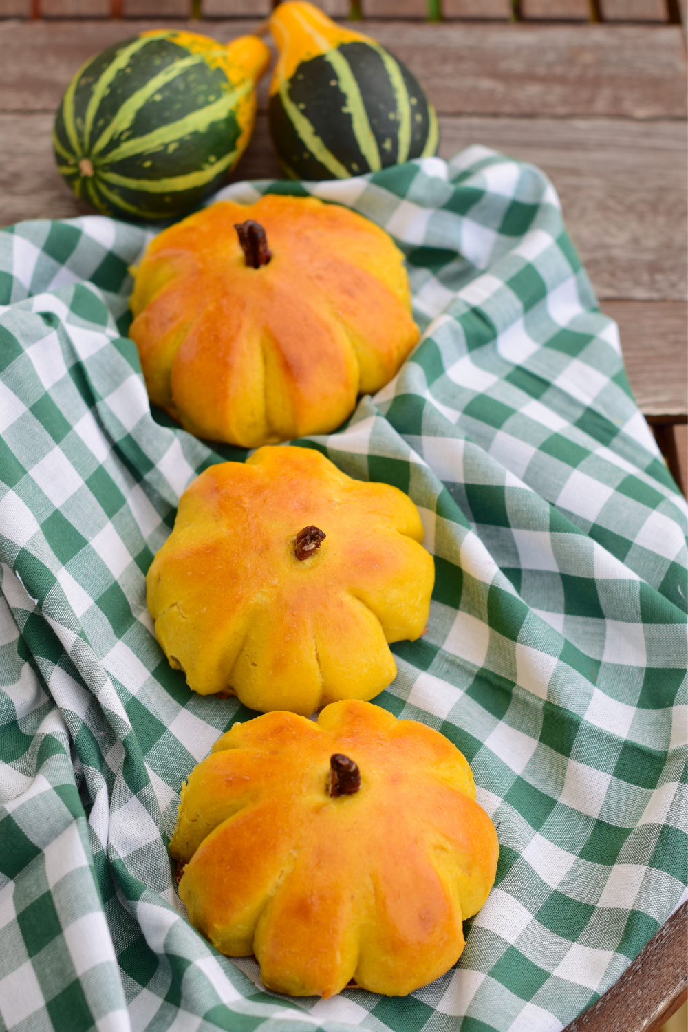 Image illustrates pumpkin-shaped bread rolls.