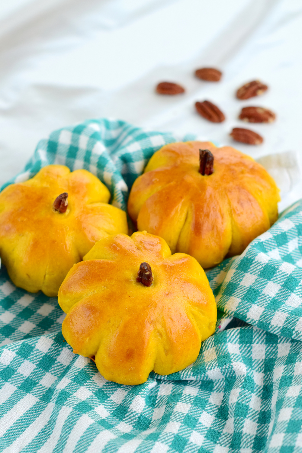 Image illustrates pumpkin-shaped bread rolls.