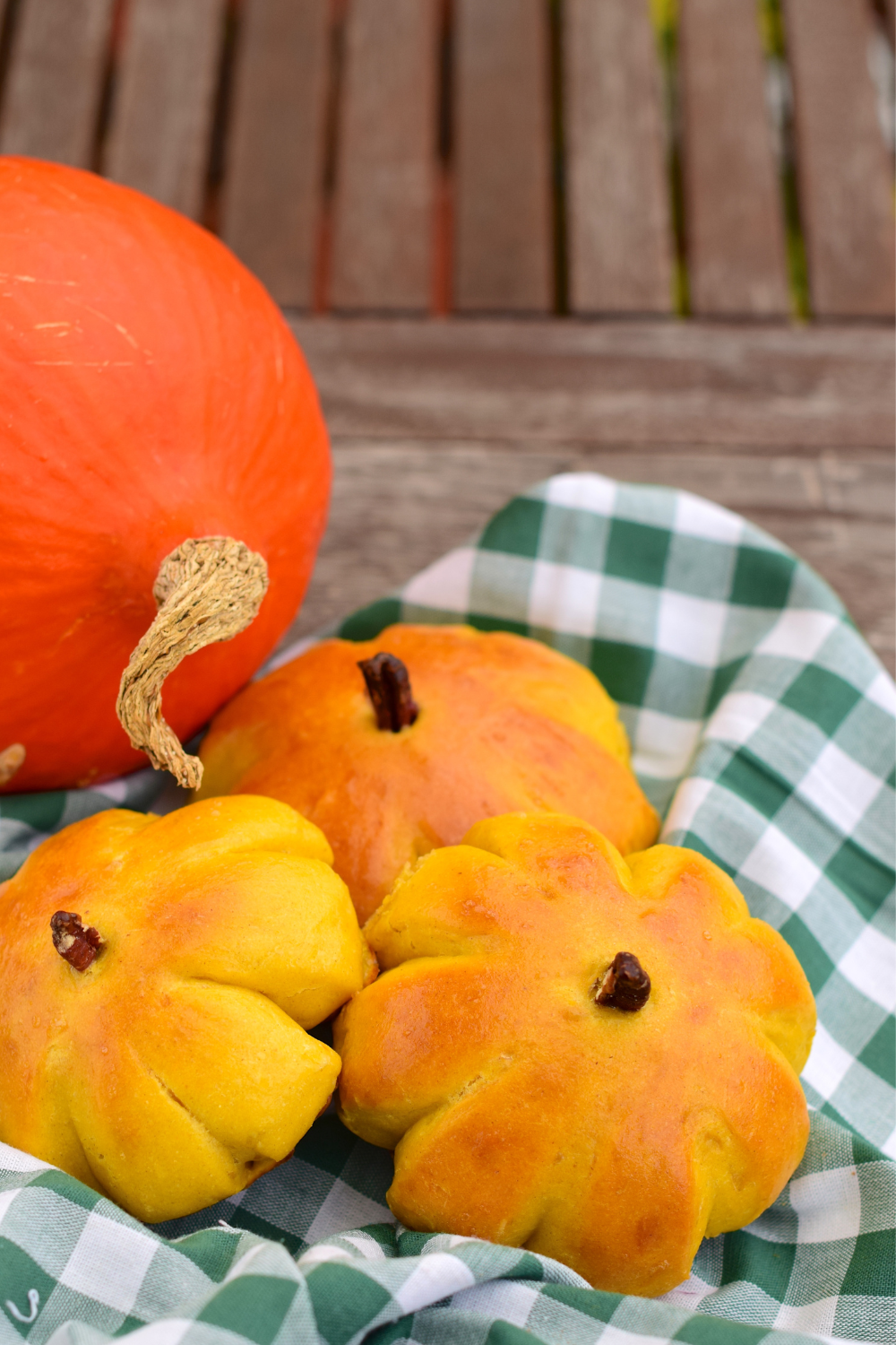 Image illustrates pumpkin-shaped bread rolls.