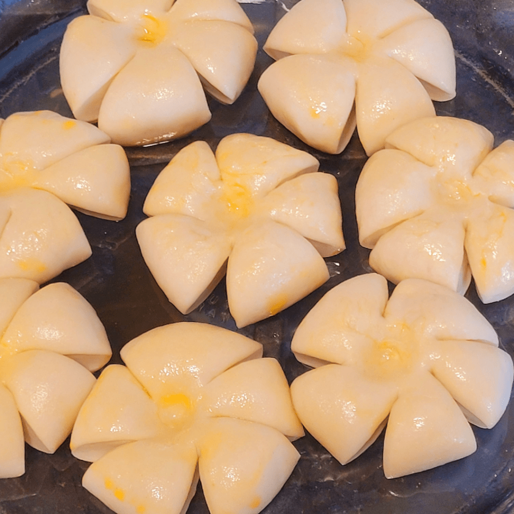 Image illustrates pumpkin-shaped rolls. 