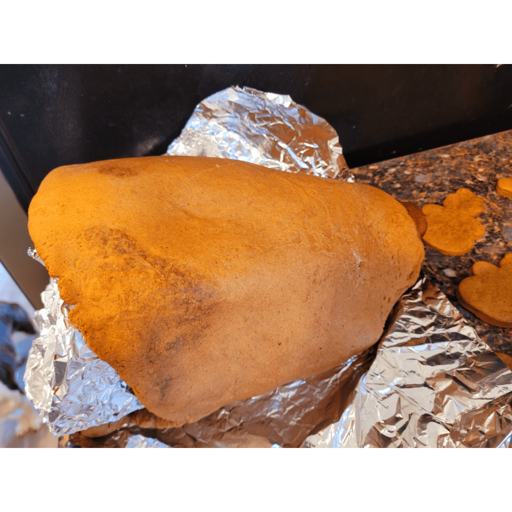 Image illustrates a gingerbread cornucopia. 