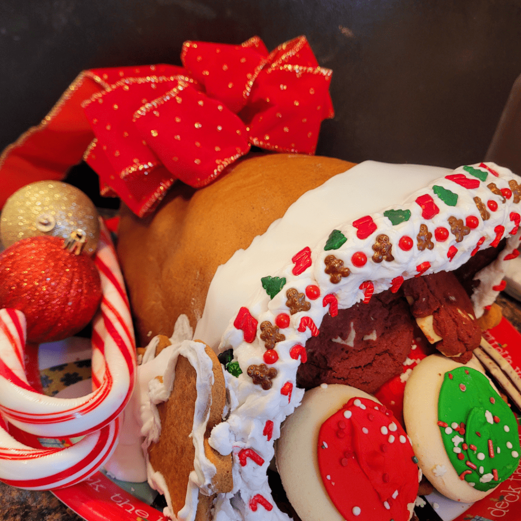 Image illustrates a gingerbread cornucopia.