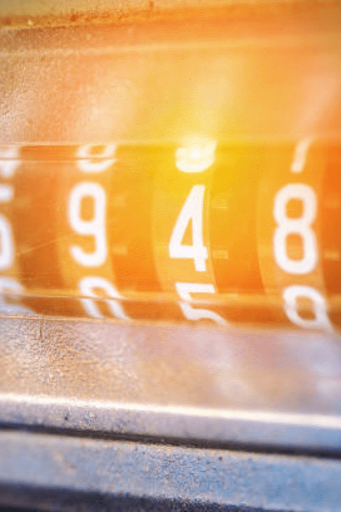 Image illustrates a fridge demonstrating how many watts does a fridge use.