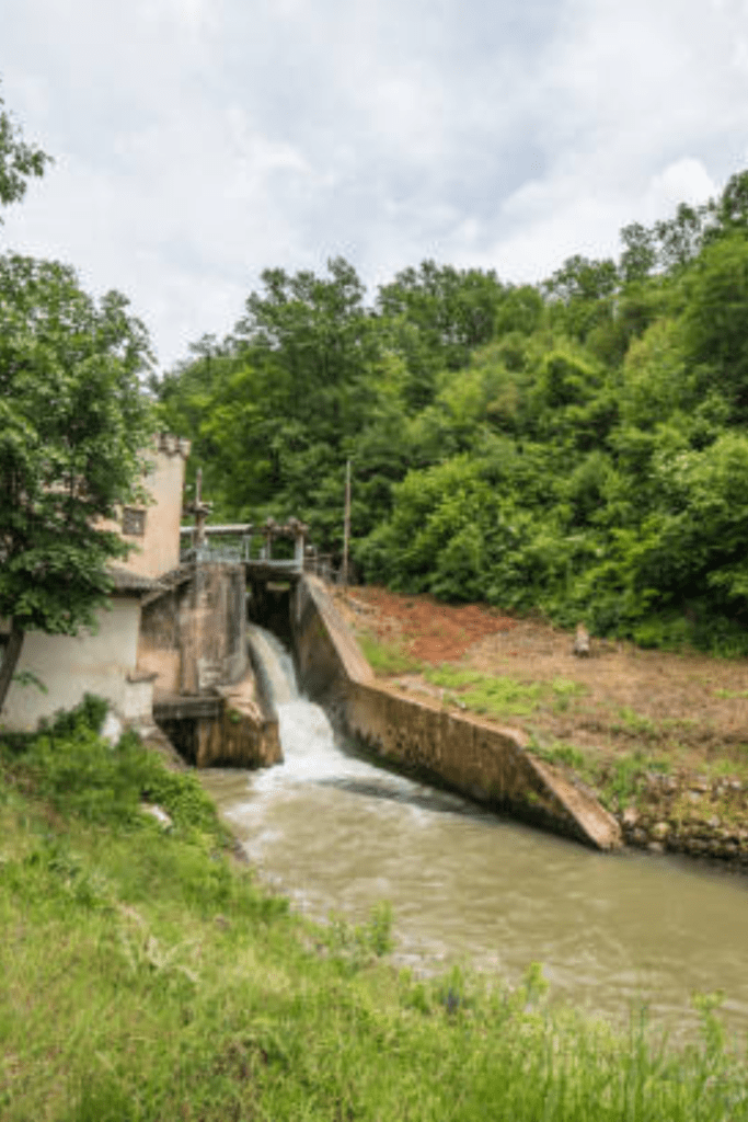 Image illustrates off grid power systems. 