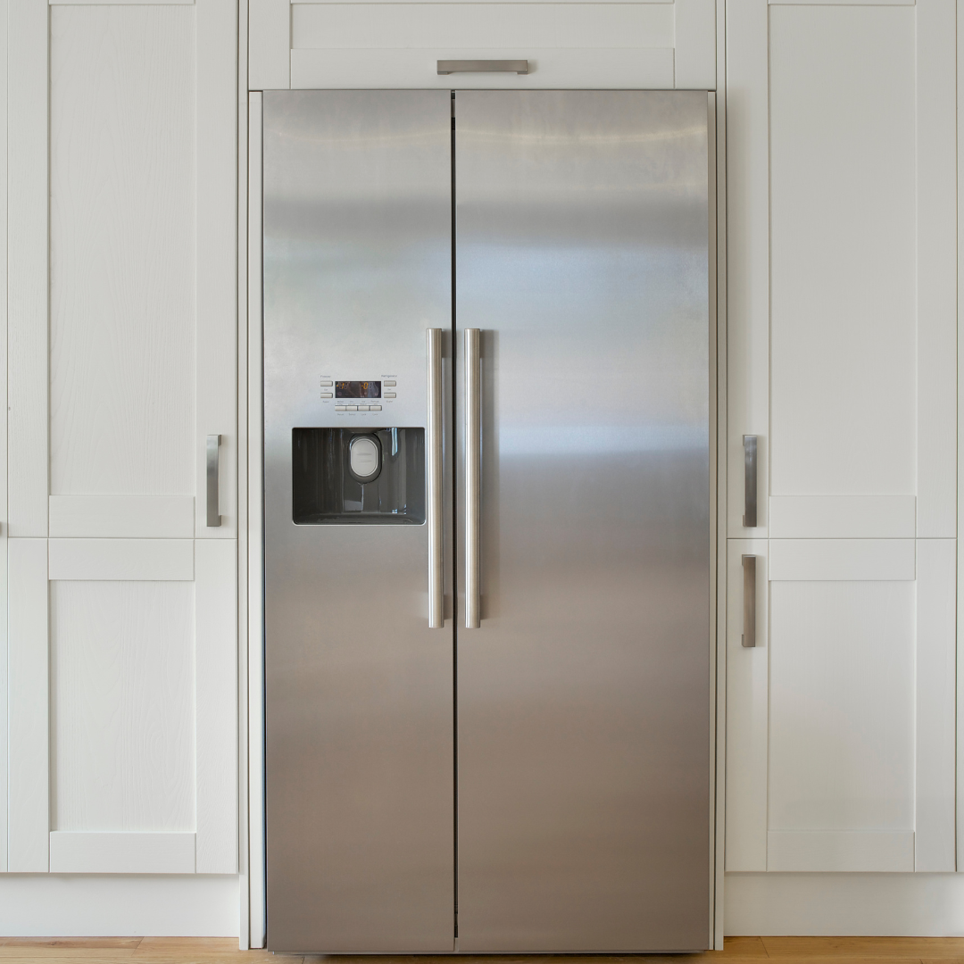 Image illustrates a fridge demonstrating how many watts does a fridge use.