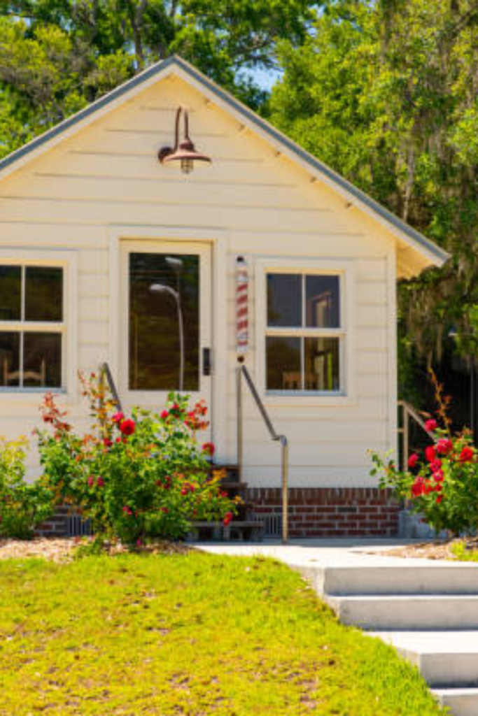 Image illustrates a tiny home. 