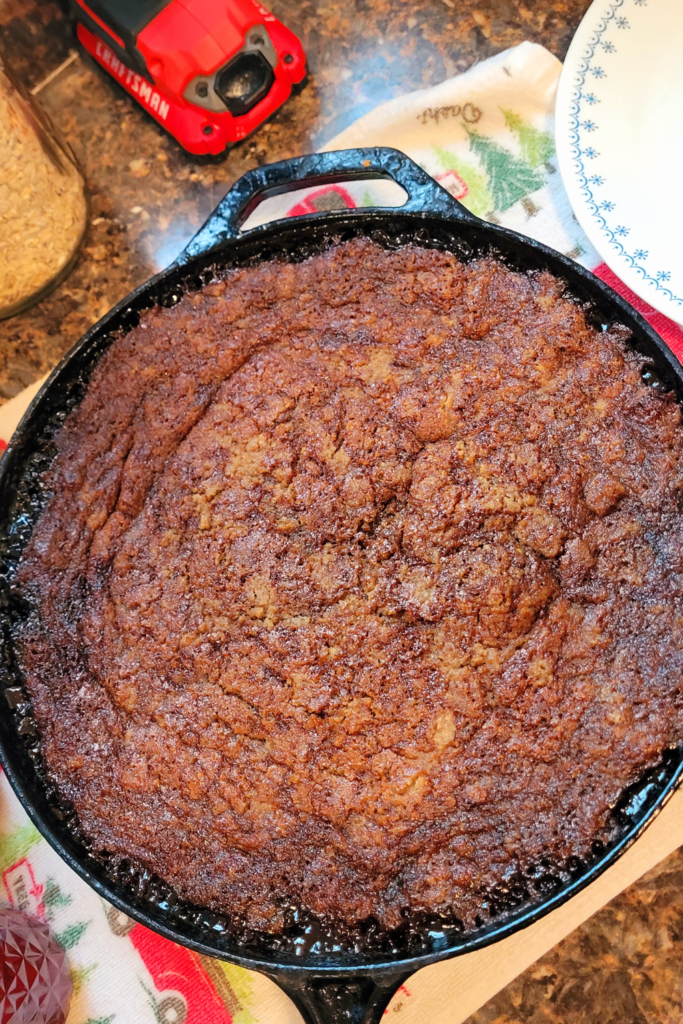 Image illustrates cast iron skillet dessert. 