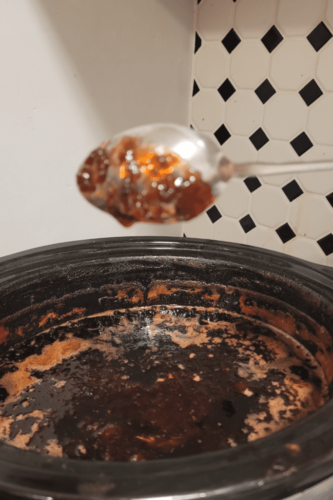 Image illustrates the spoon test for making grape jam.