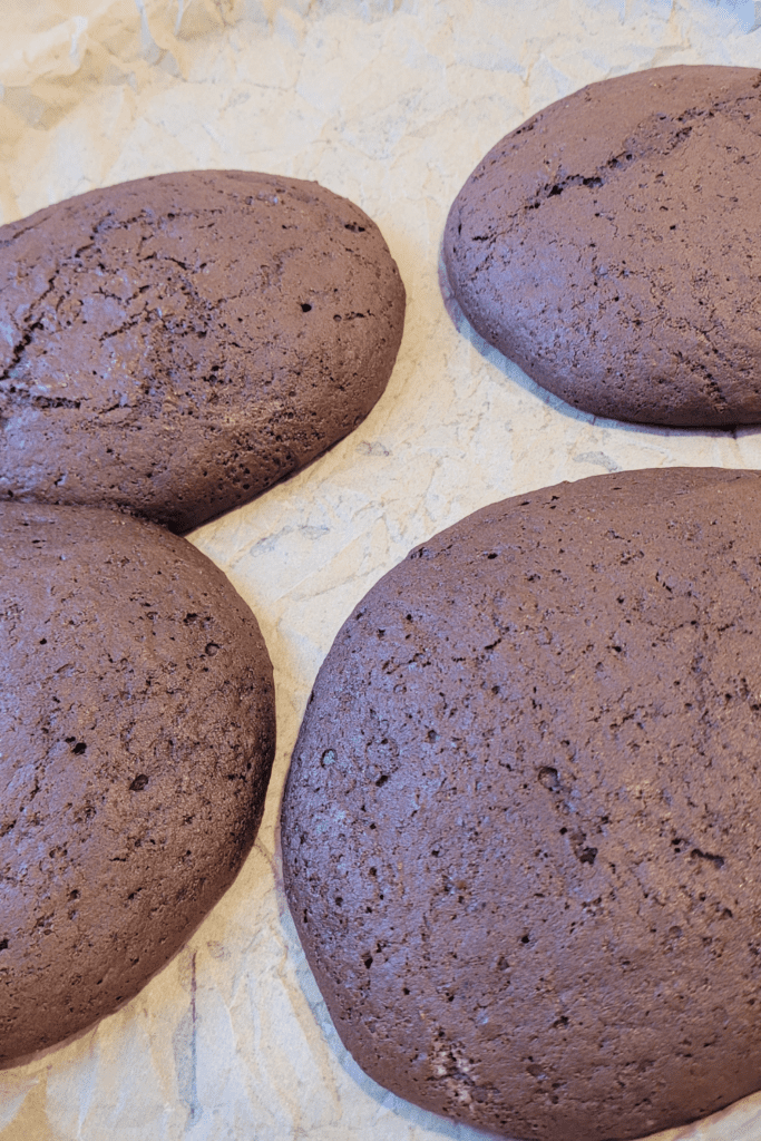 Image illustrates a whoopie pies recipe.