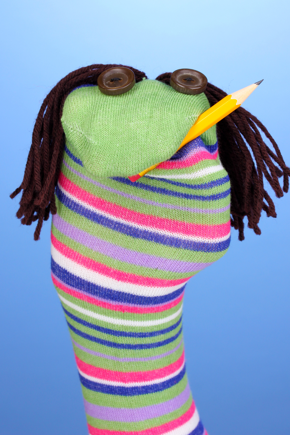 Image illustrates a sock puppet demonstrating how to make sock puppets.