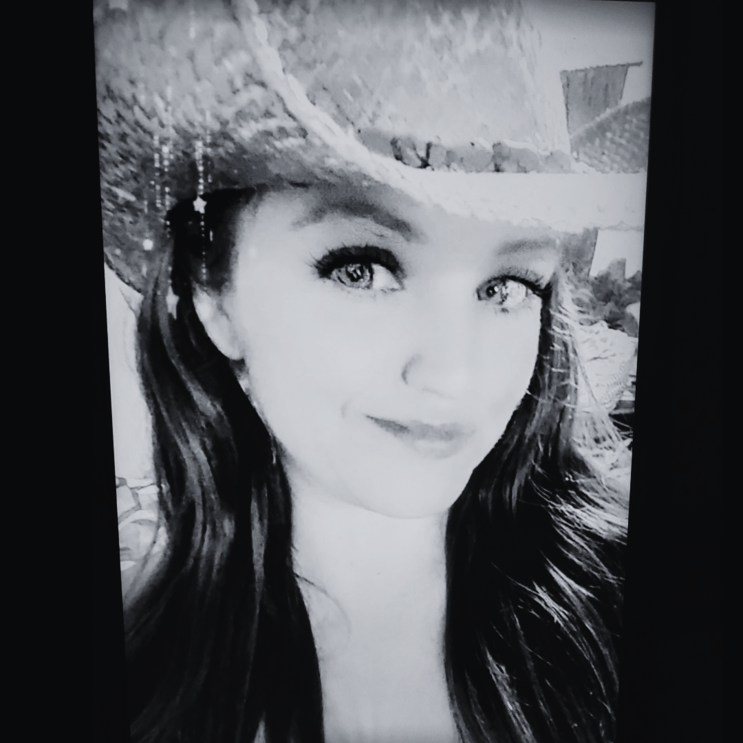 Image illustrates The Off Grid Barefoot Girl.