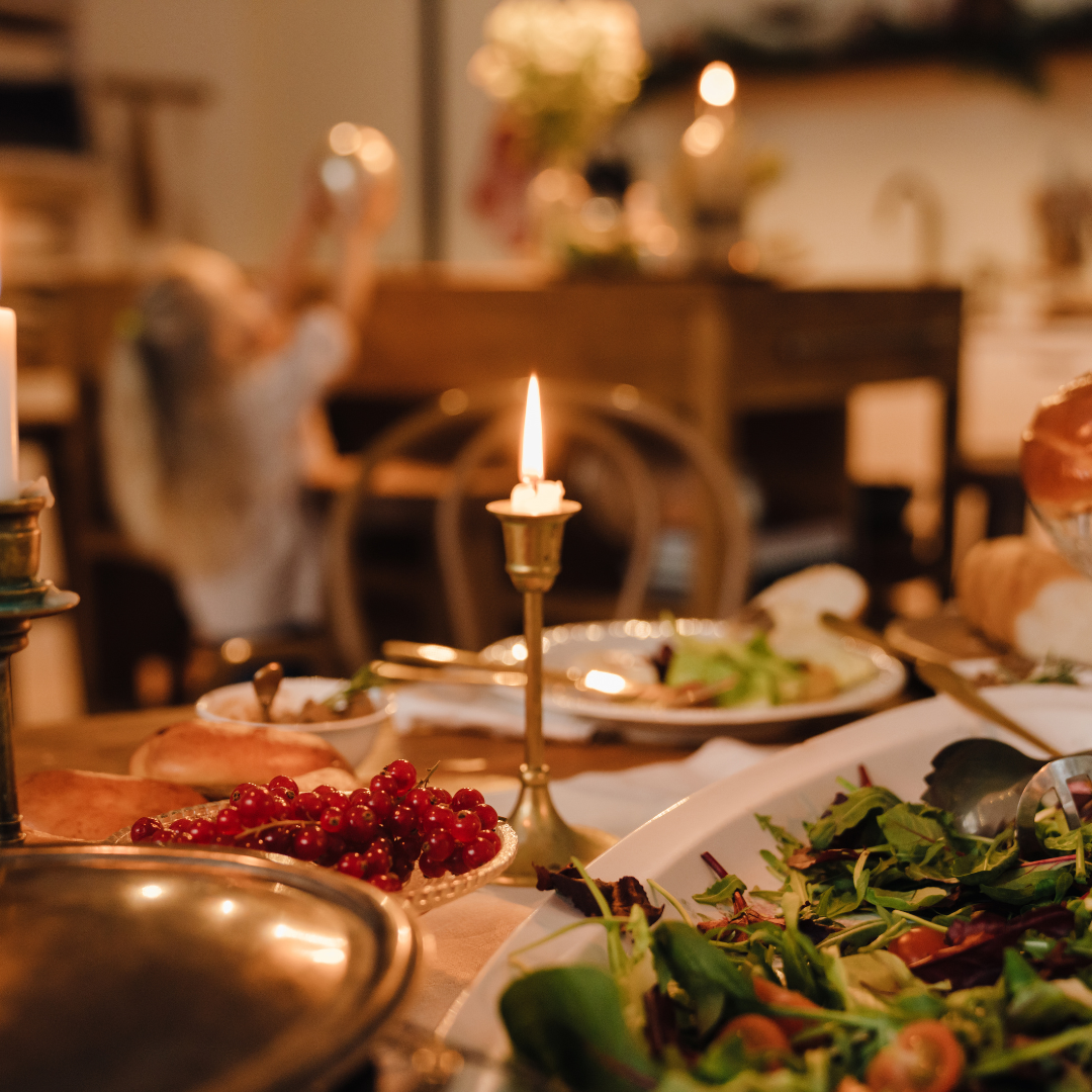 Image illustrates old-fashioned holiday traditions.