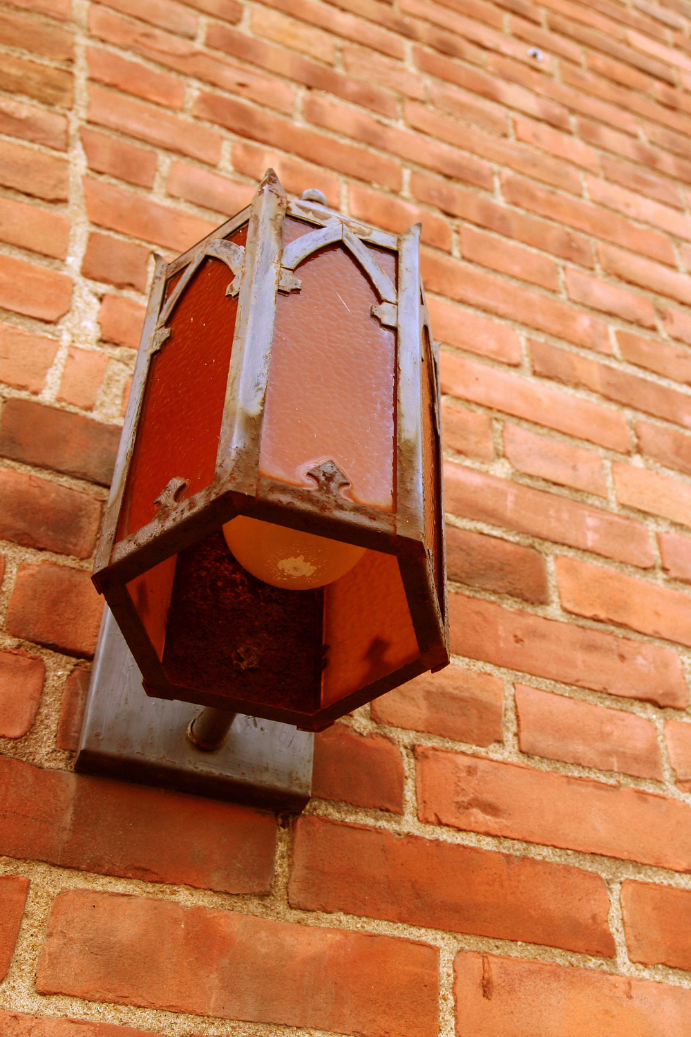 Image illustrates outdoor lighting to criminal-proof your home.