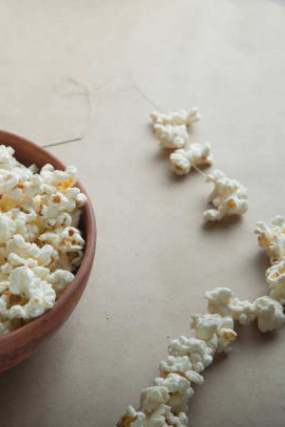 Image illustrates popcorn garland for how to make popcorn garland.