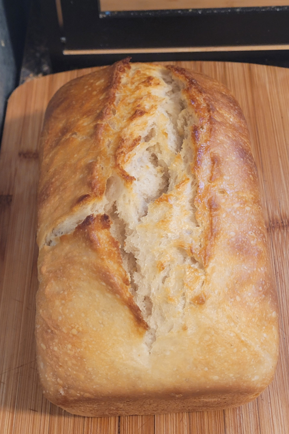 Image illustrates sourdough sandwich bread.