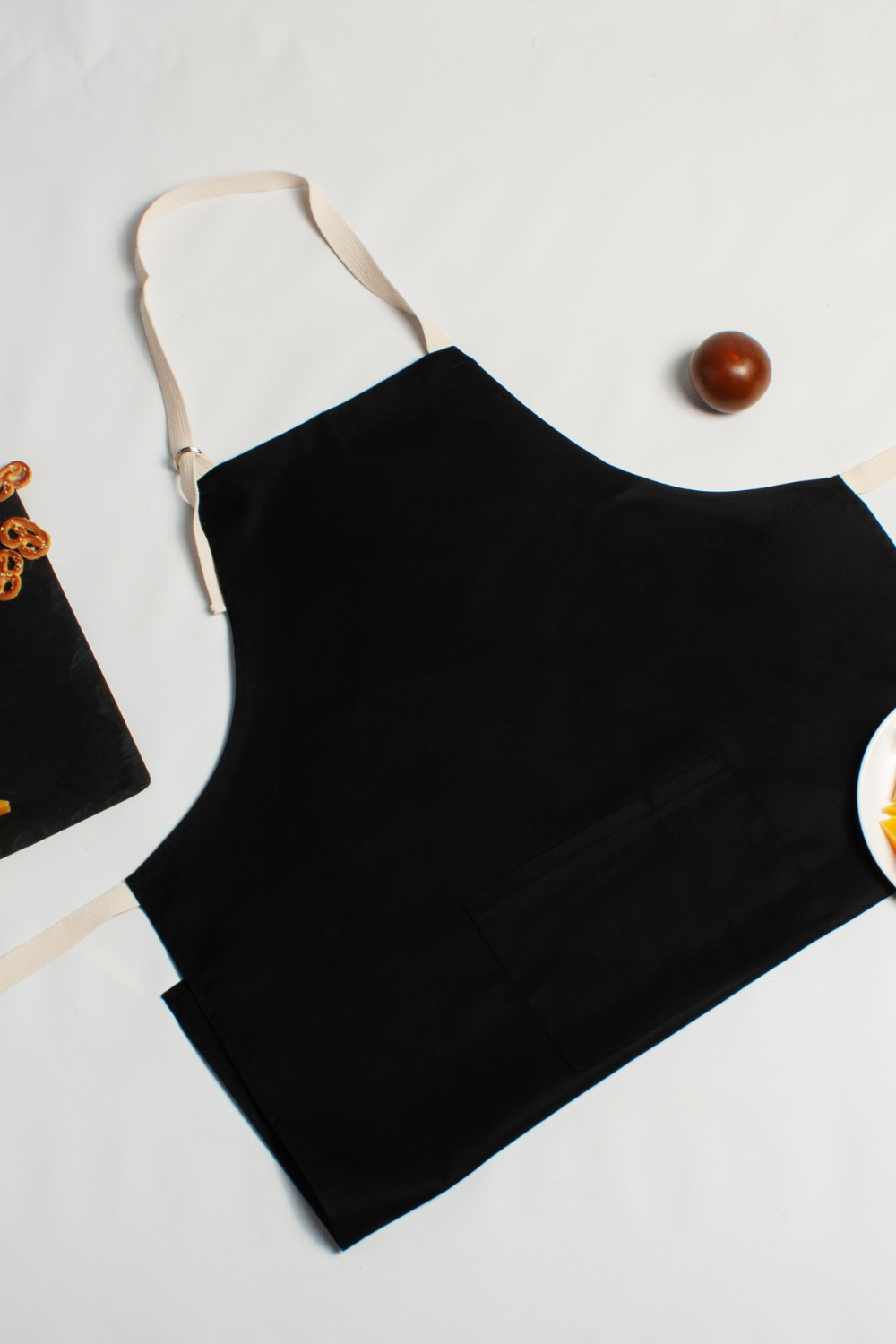 Image illustrates an apron for handmade Christmas gifts.