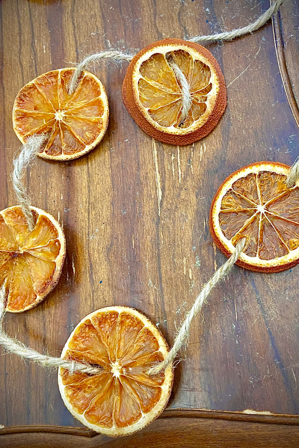 Image illustrates dried orange garland for handmade Christmas gifts.