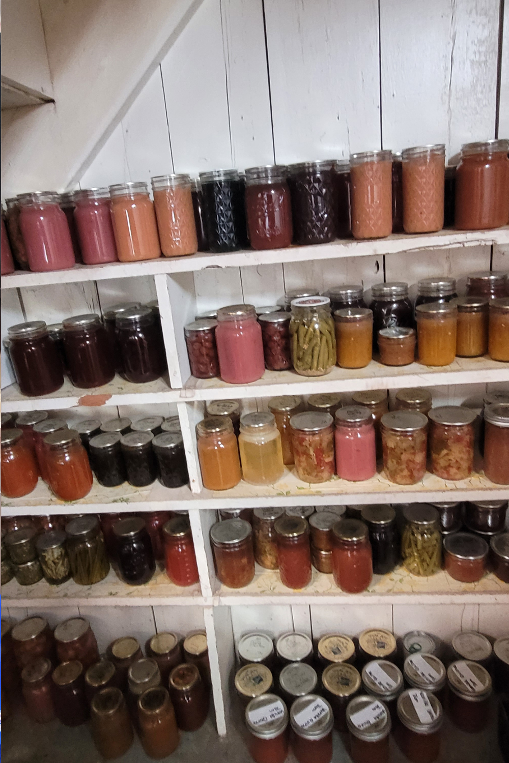 Image illustrates home canned food.