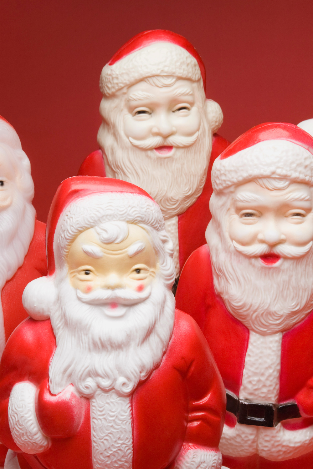 Image illustrates a vintage Santa figurine set for Christmas vintage decor.