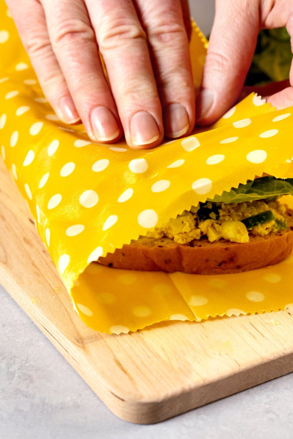 Image illustrates how to make beeswax wraps.