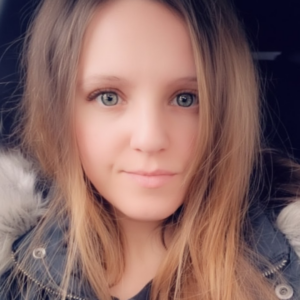 Image illustrates The Off Grid Barefoot Girl